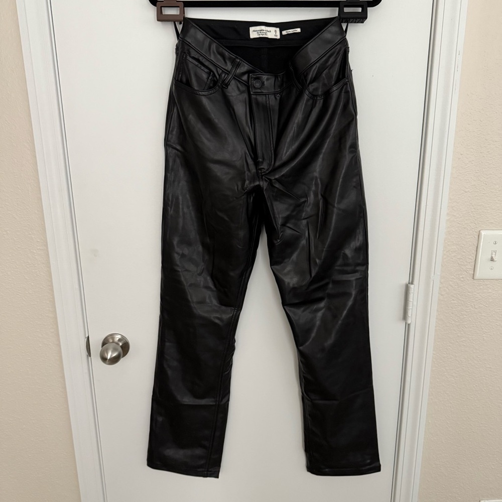 Abercrombie & Fitch The ‘90s Straight Ultra High Rise Vegan Leather Pants